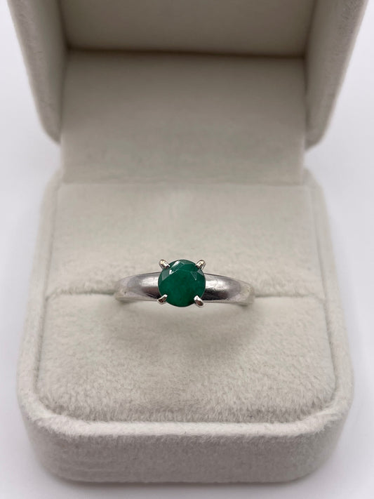9ct white gold emerald ring