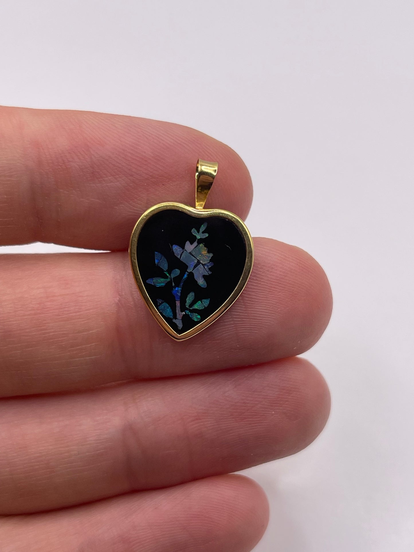 9ct gold onyx and opal pendant