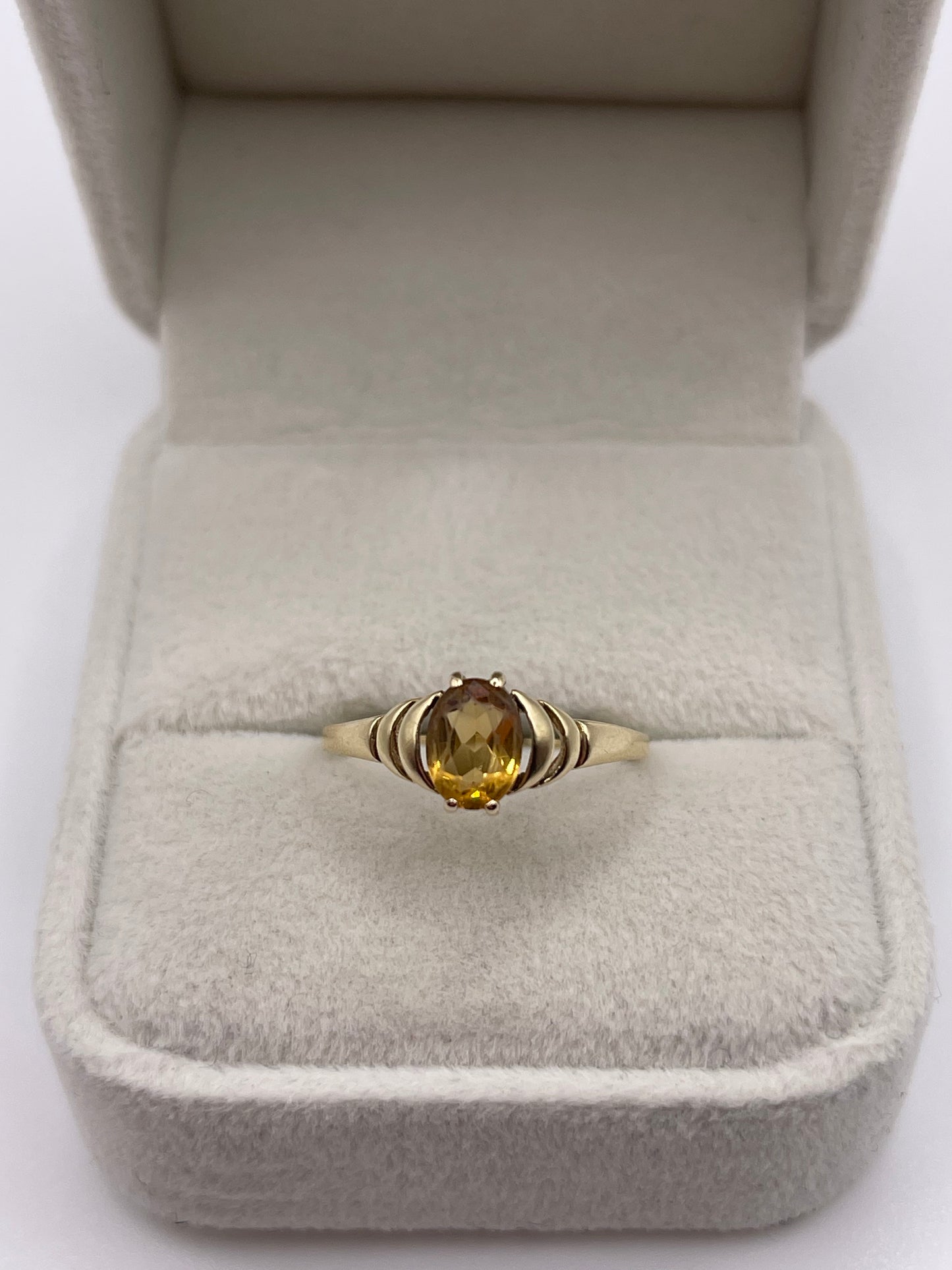 9ct gold citrine ring