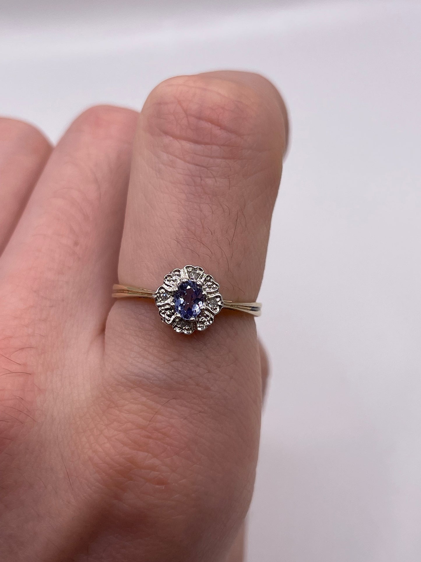 9ct gold sapphire and diamond ring