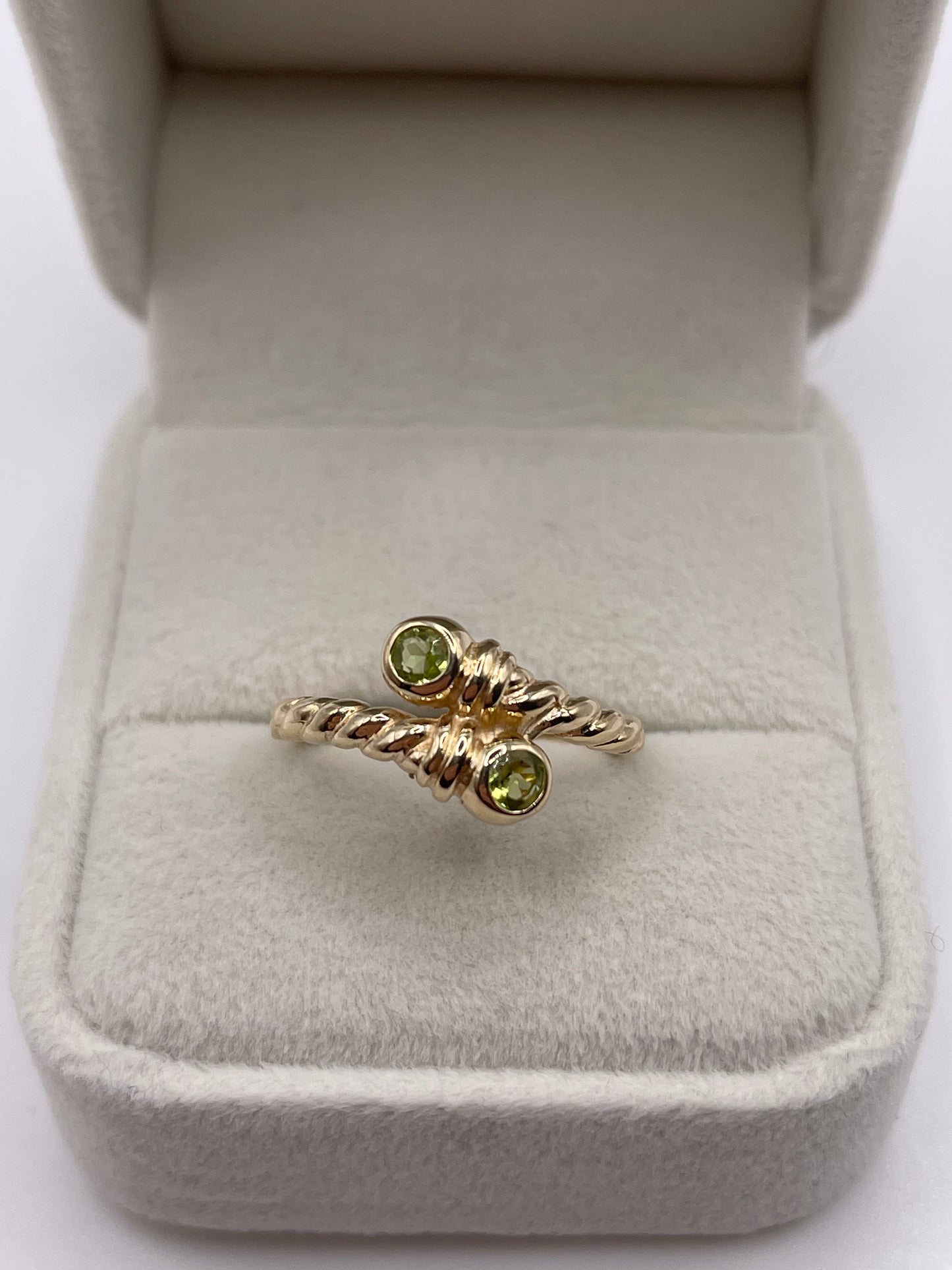 9ct gold peridot torque ring