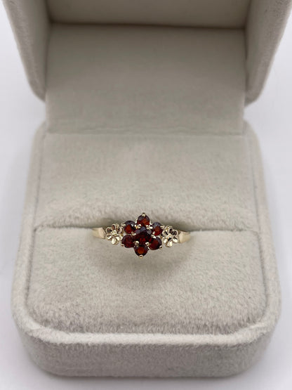 9ct gold garnet cluster ring
