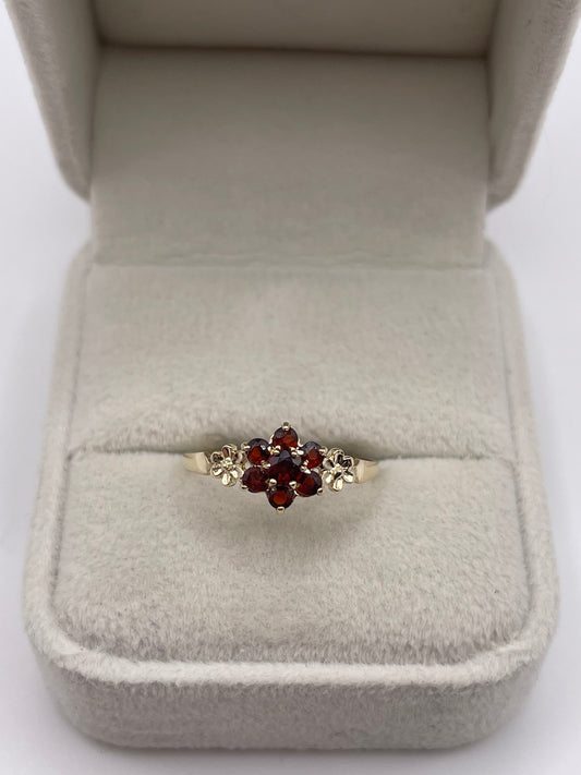 9ct gold garnet cluster ring