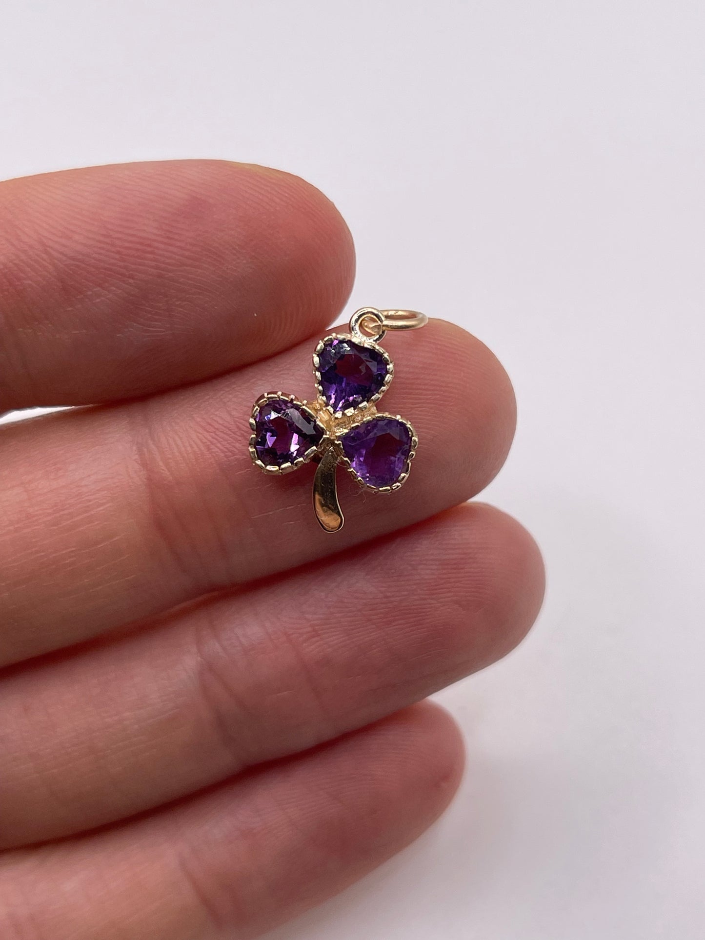 9ct gold amethyst clover pendant