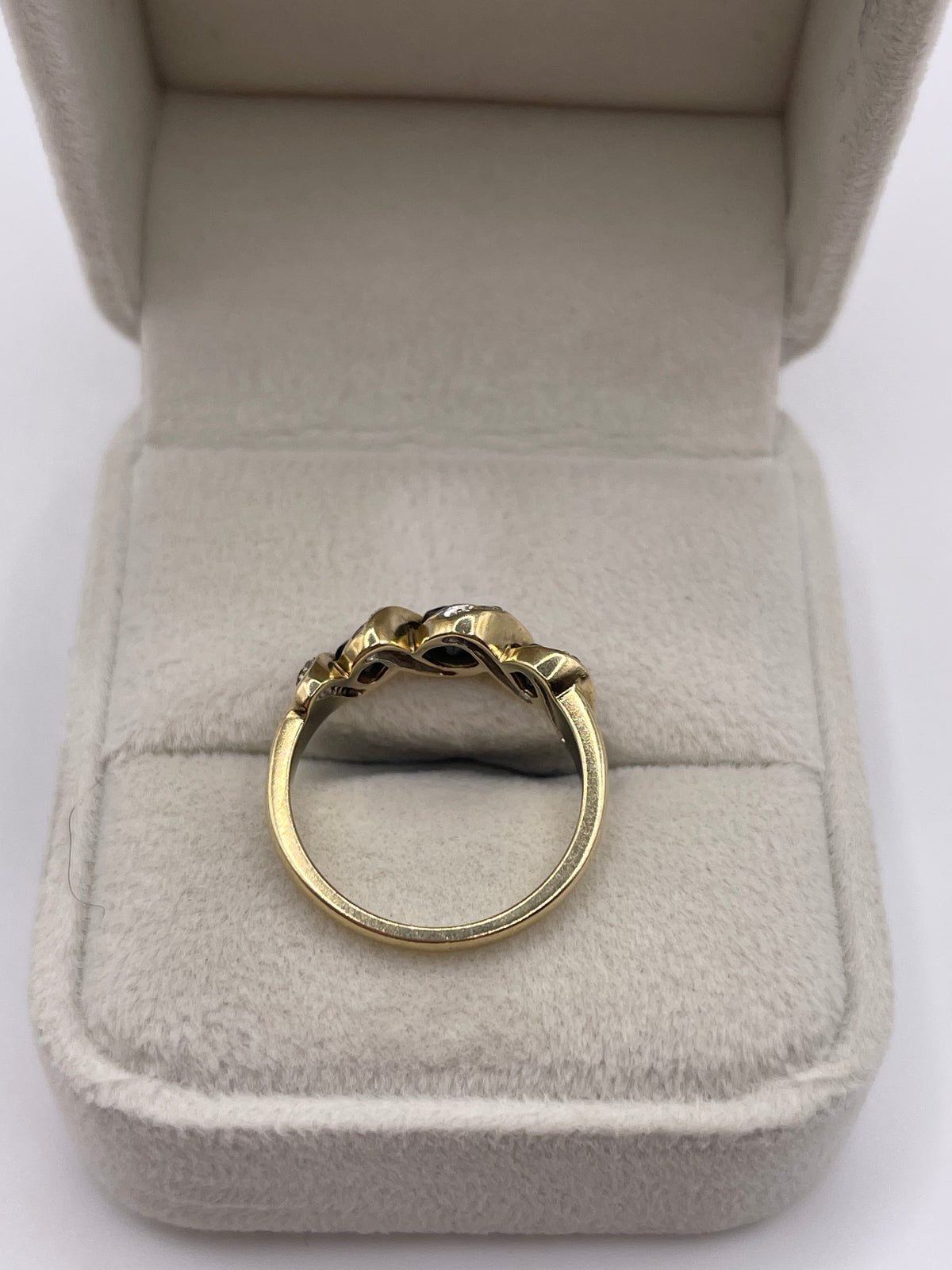 9ct gold sapphire and diamond ring