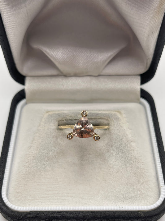 9ct gold morganite and diamond ring
