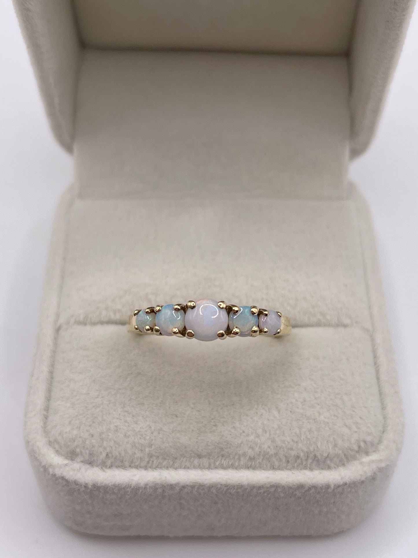 9ct gold opal ring