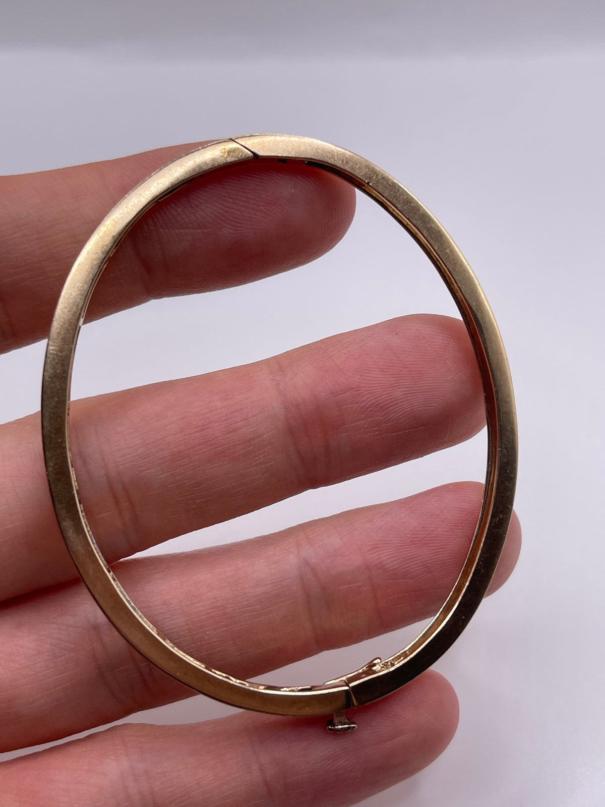 Heavy 9ct gold diamond bangle