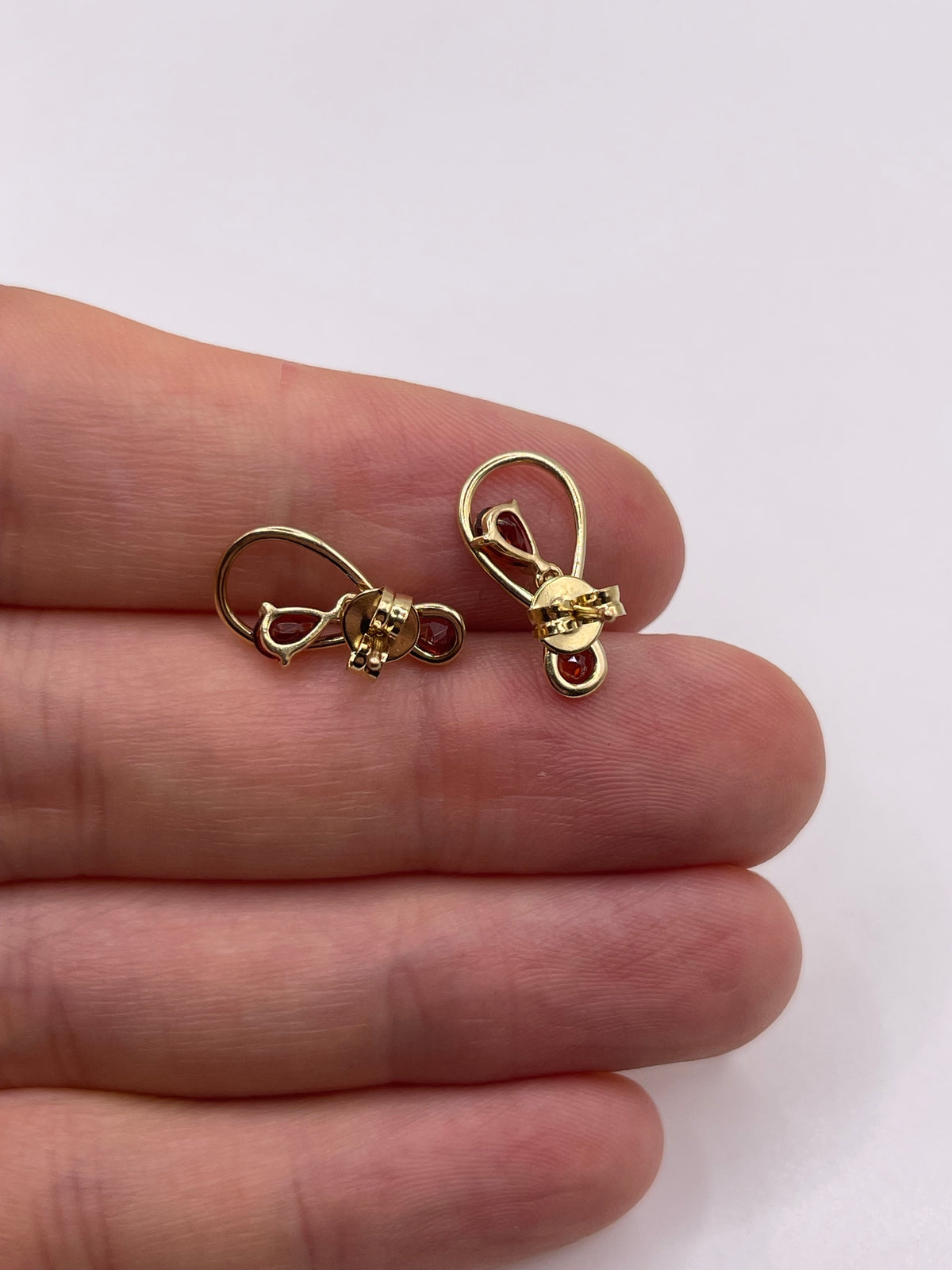 9ct gold garnet earrings