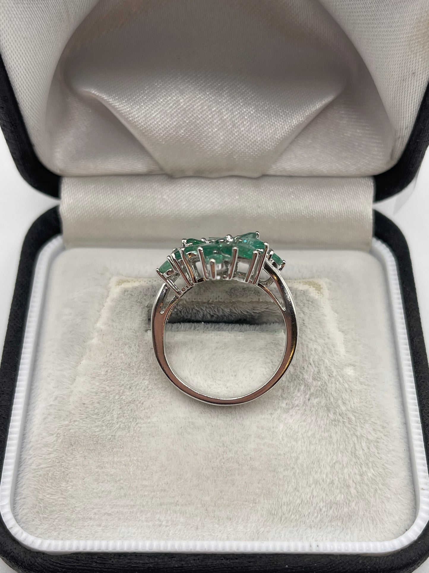 9ct white gold emerald cluster ring
