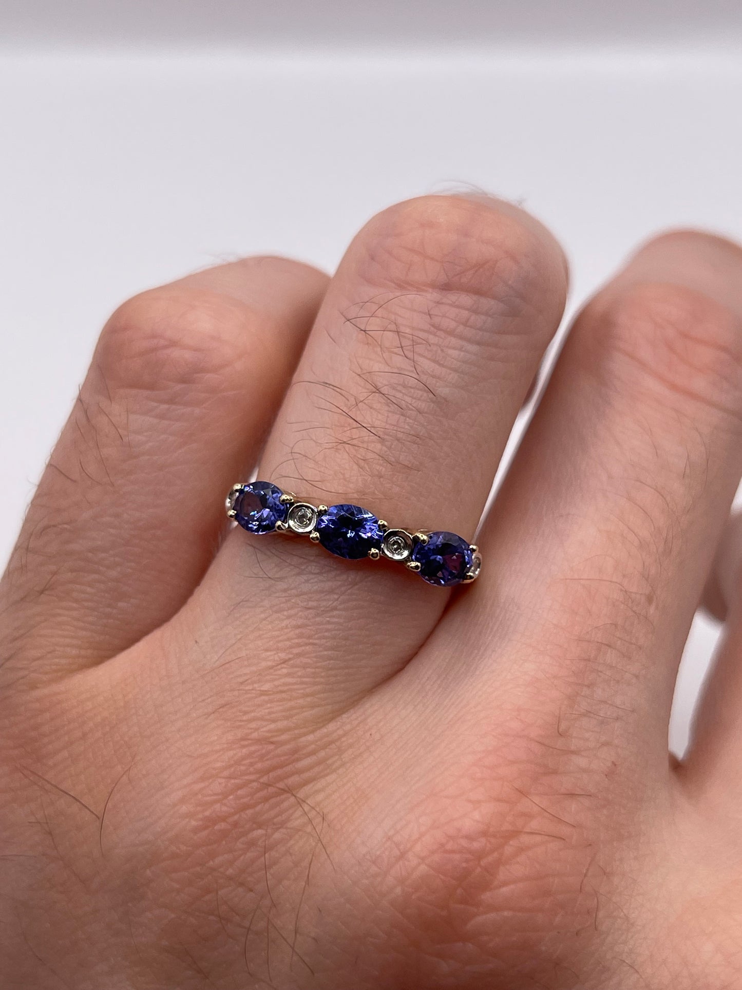 9ct gold tanzanite and diamond ring