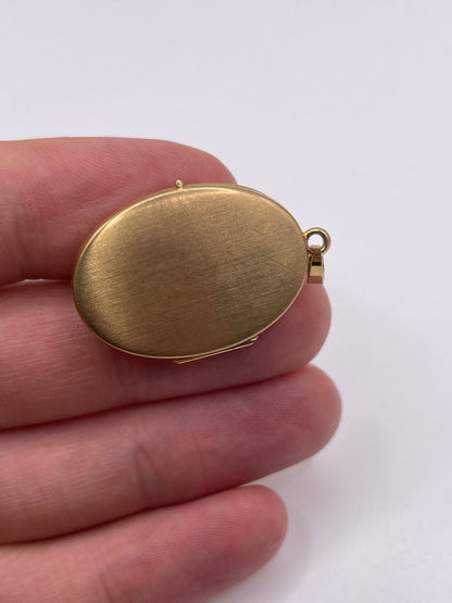 9ct gold cameo locket pendant
