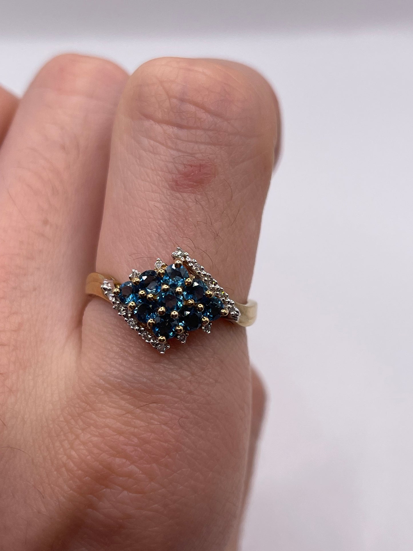 9ct gold topaz and diamond ring