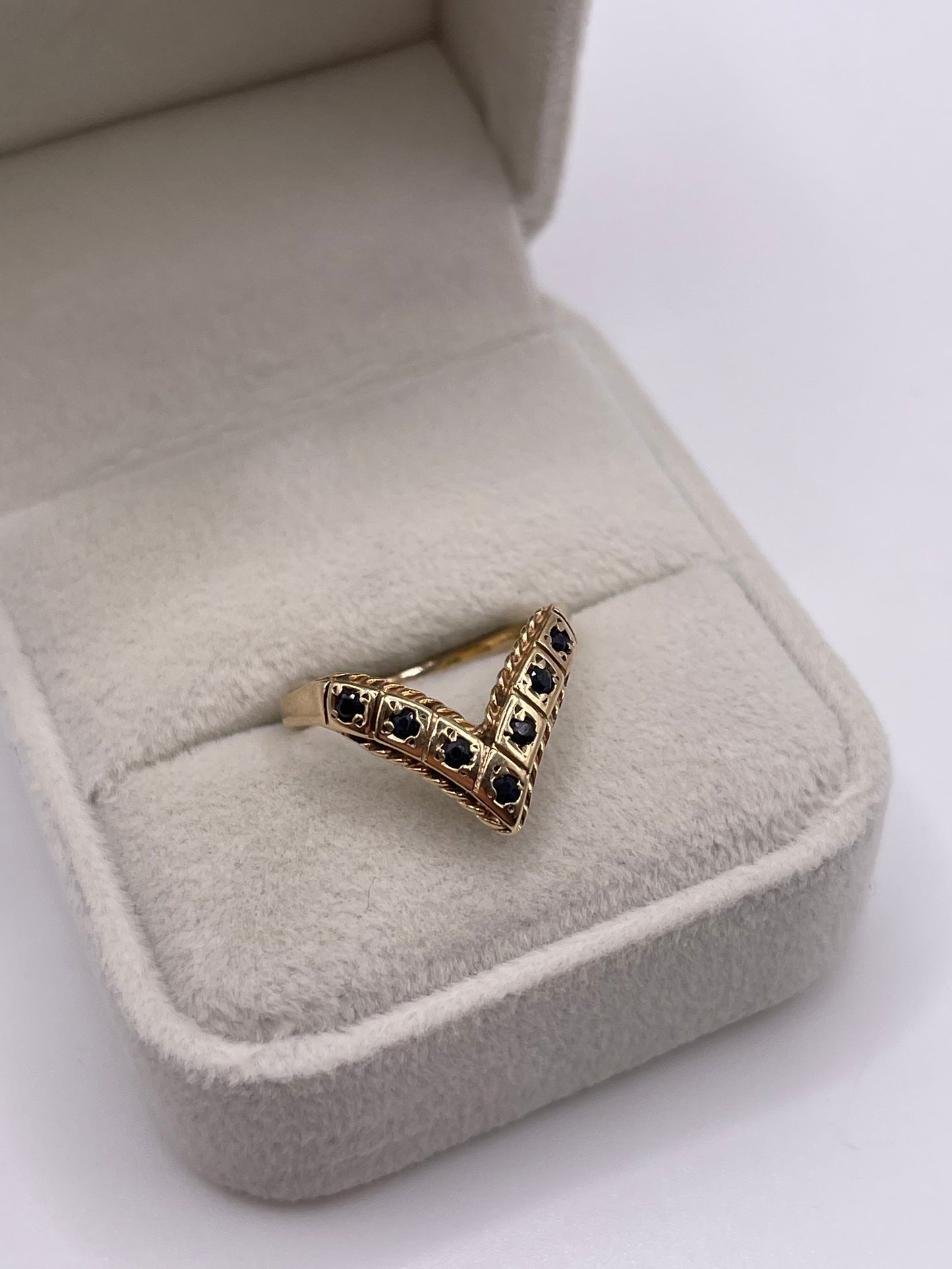 9ct gold sapphire wishbone ring