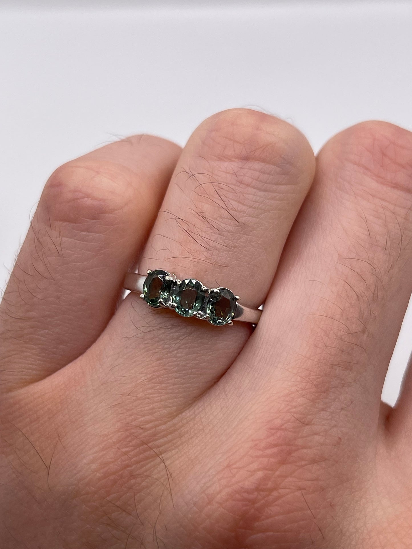 9ct white gold green sapphire ring