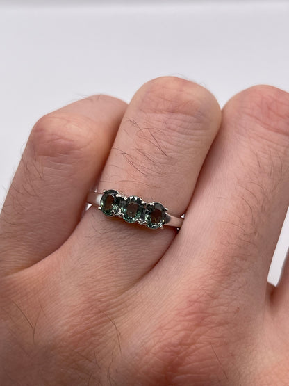 9ct white gold green sapphire ring
