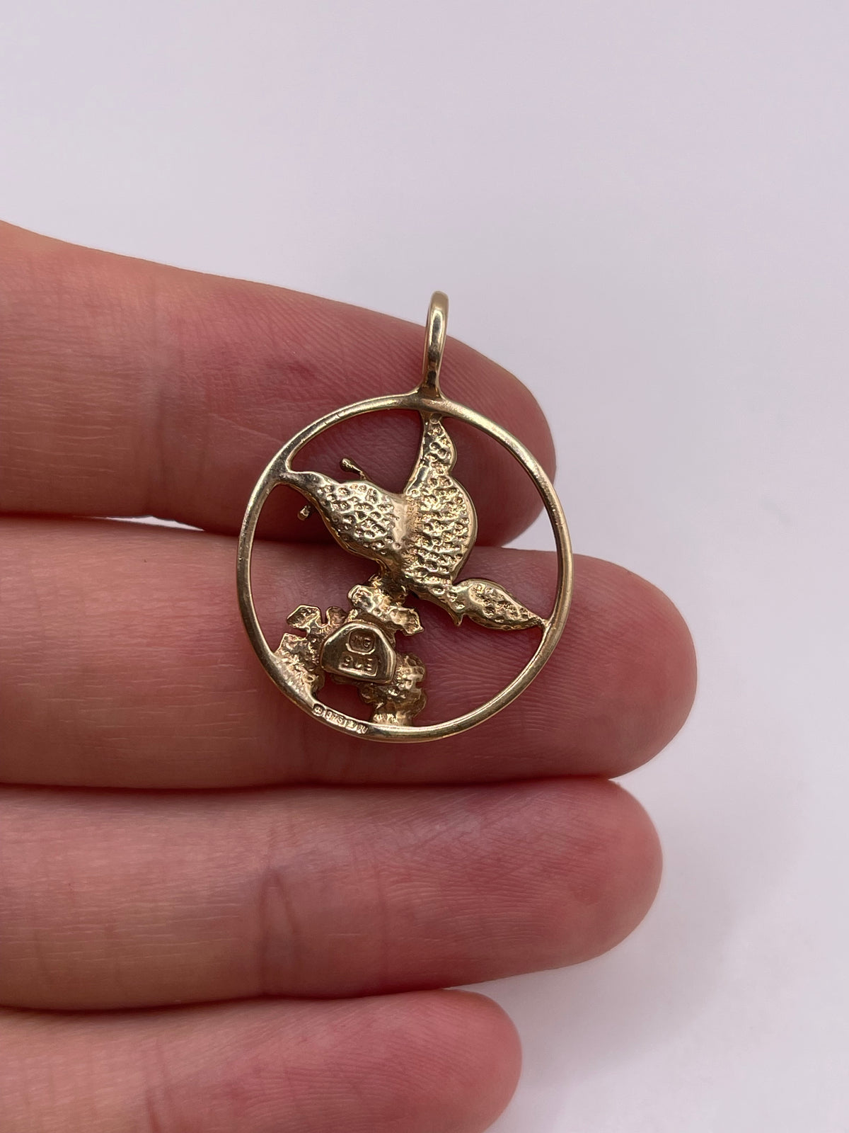 9ct gold enamel pendant