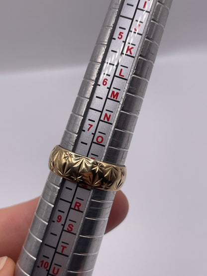 9ct gold patterned band