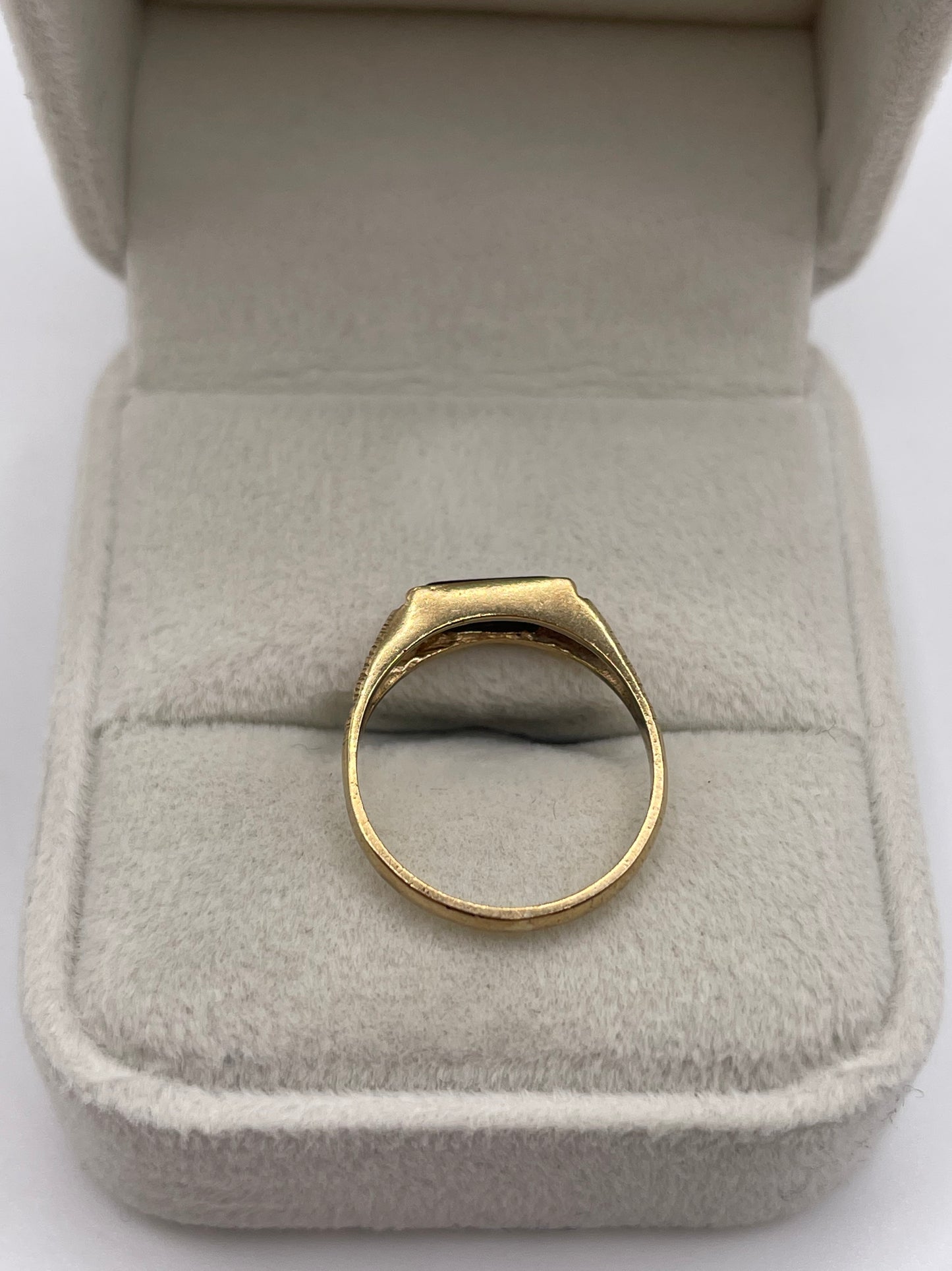 9ct gold onyx ring