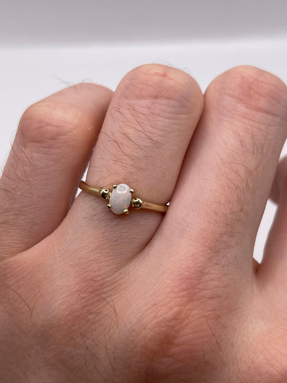 9ct gold opal ring