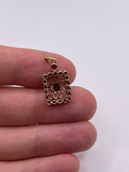9ct gold garnet cluster pendant