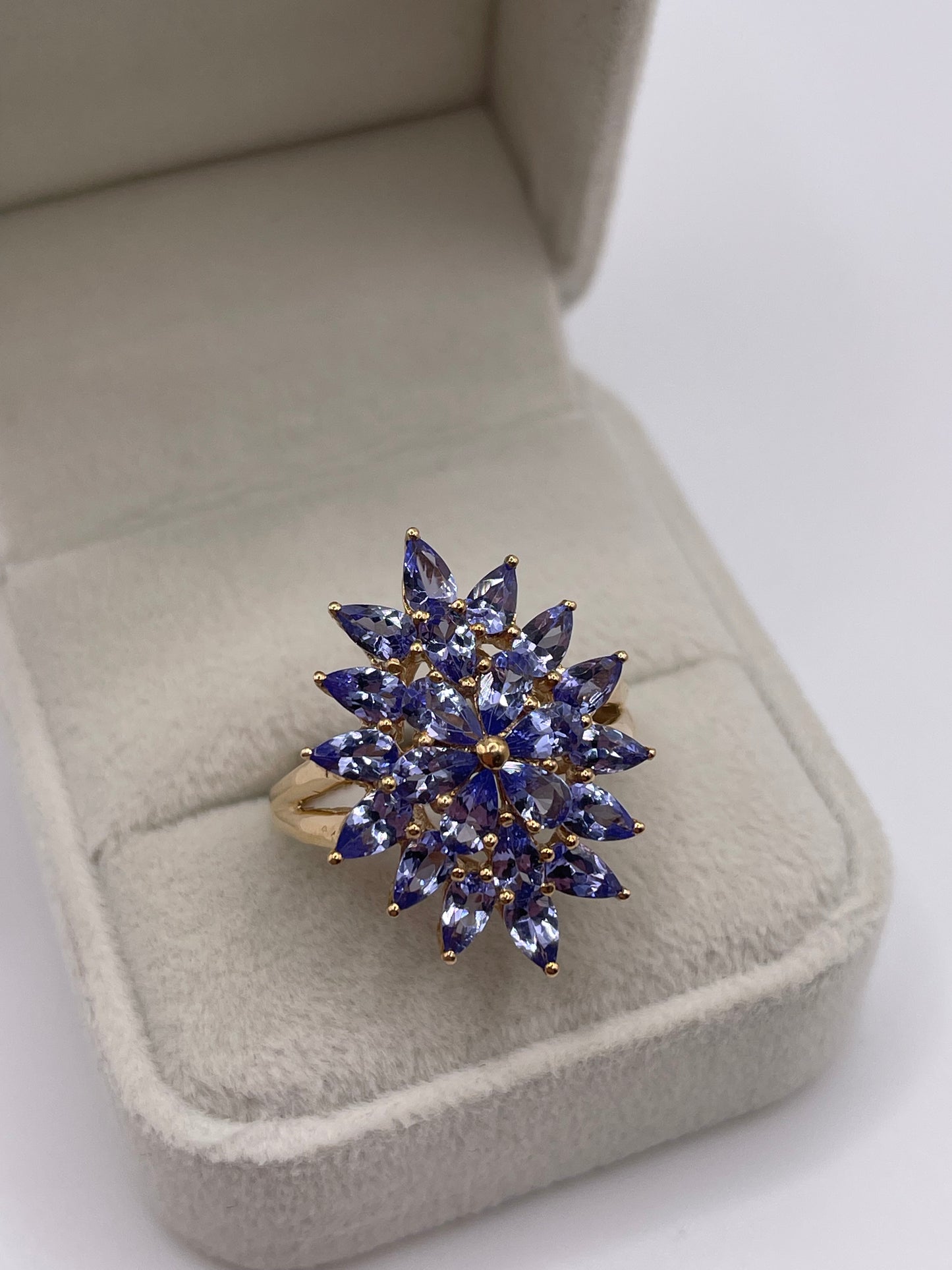 9ct gold tanzanite cluster ring
