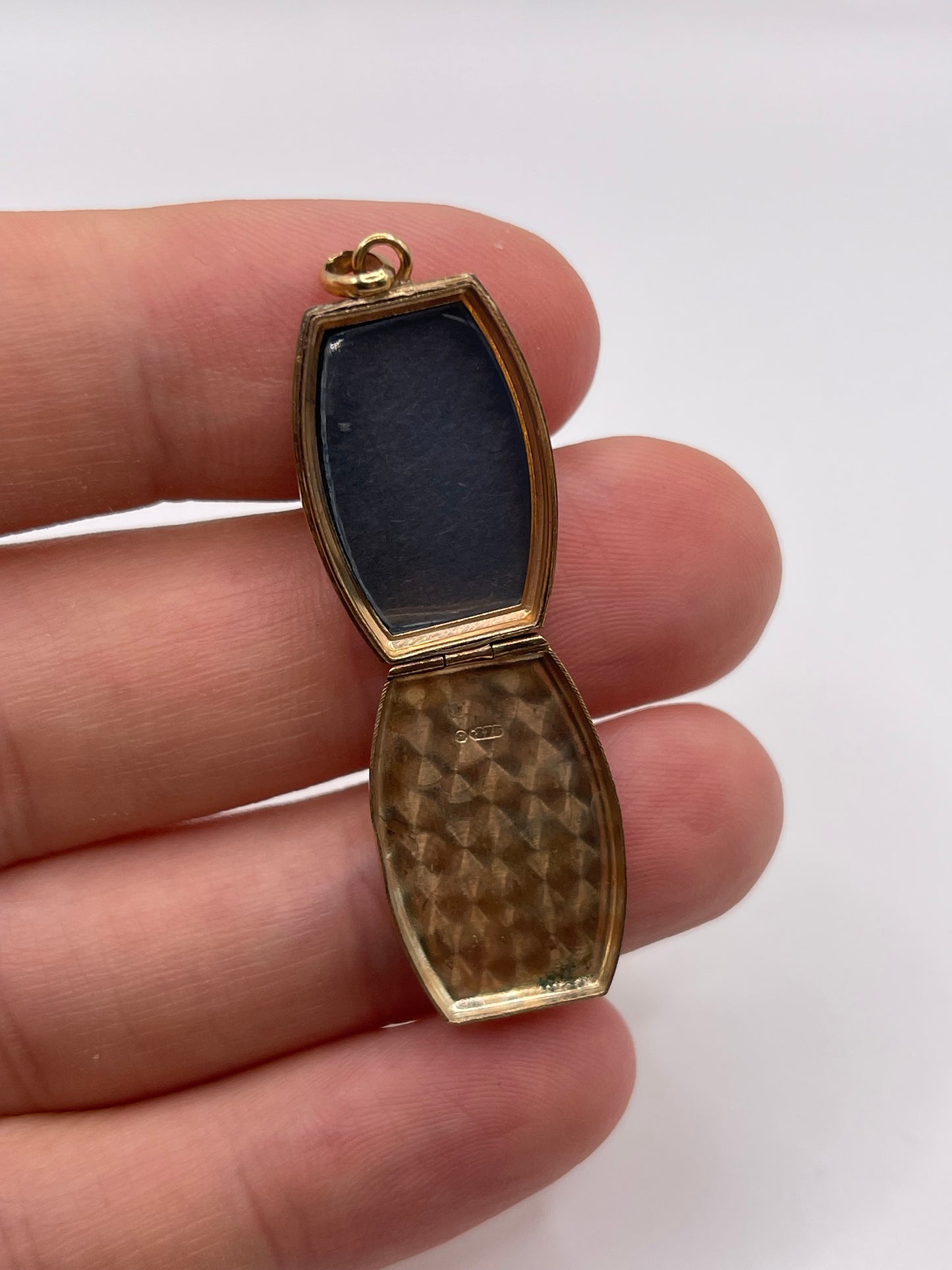 9ct gold locket pendant