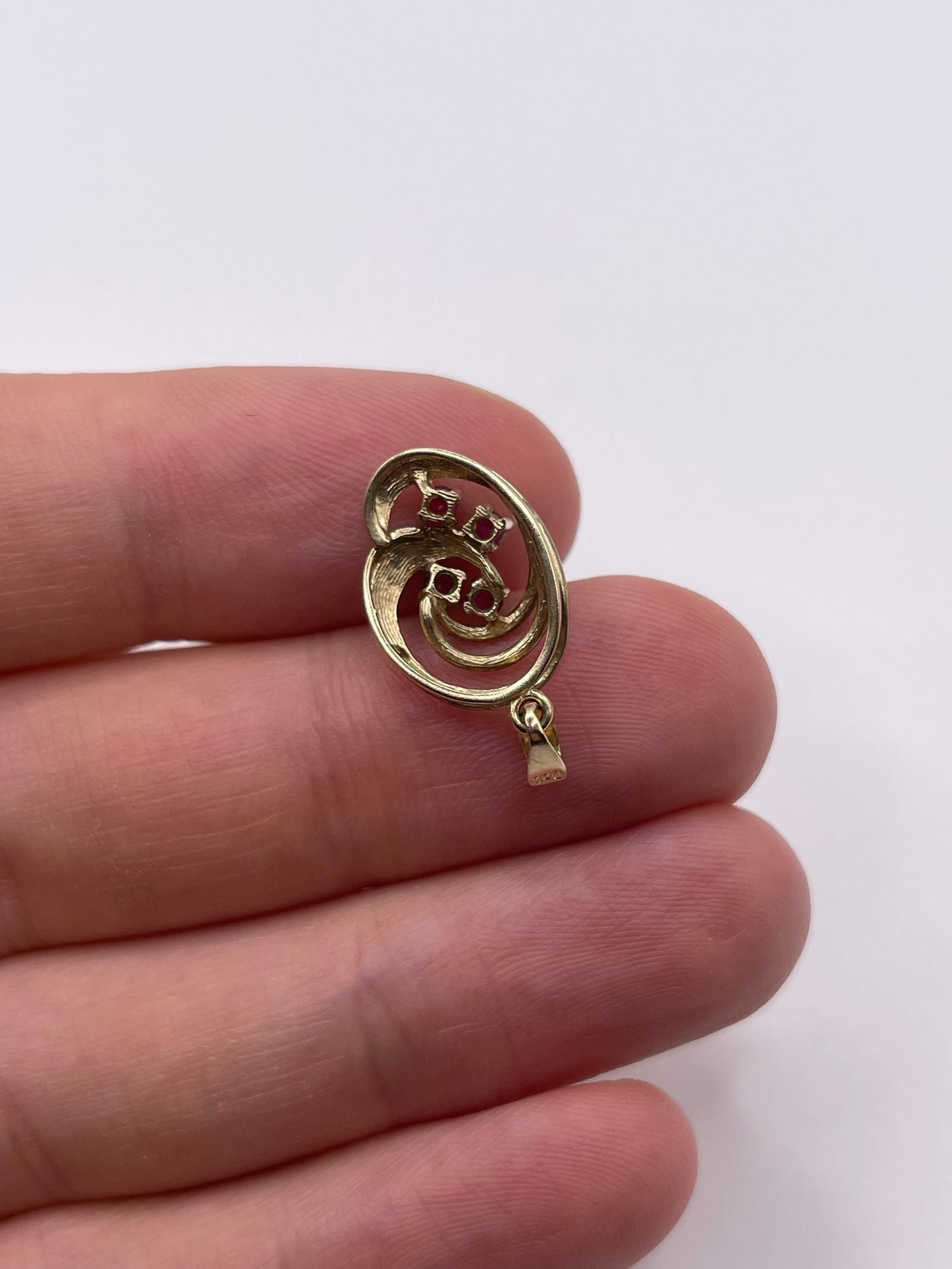 9ct gold ruby pendant