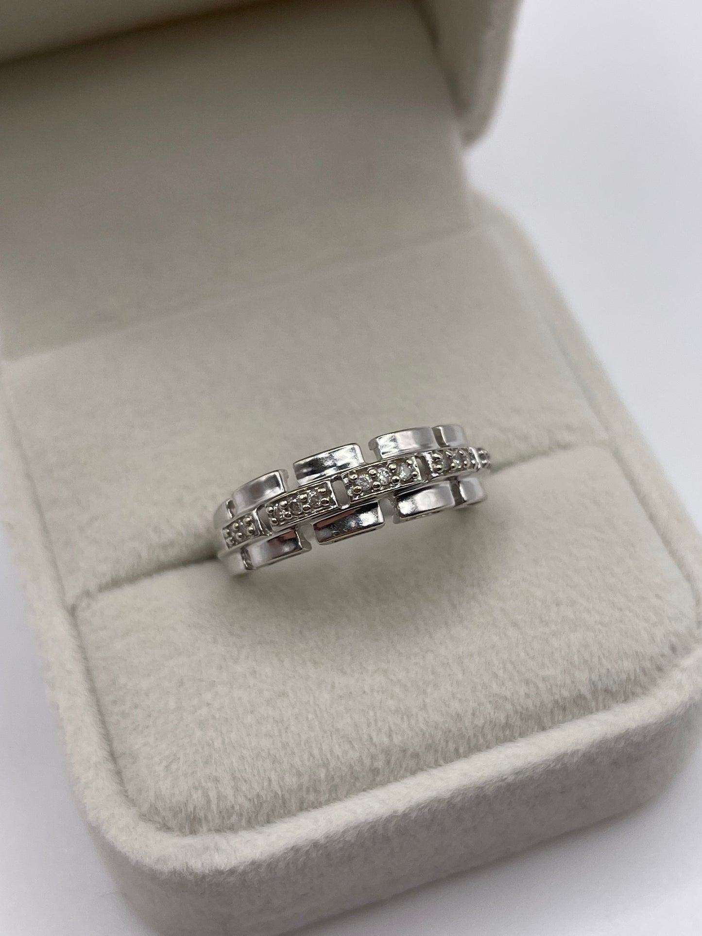 9ct white gold diamond ring