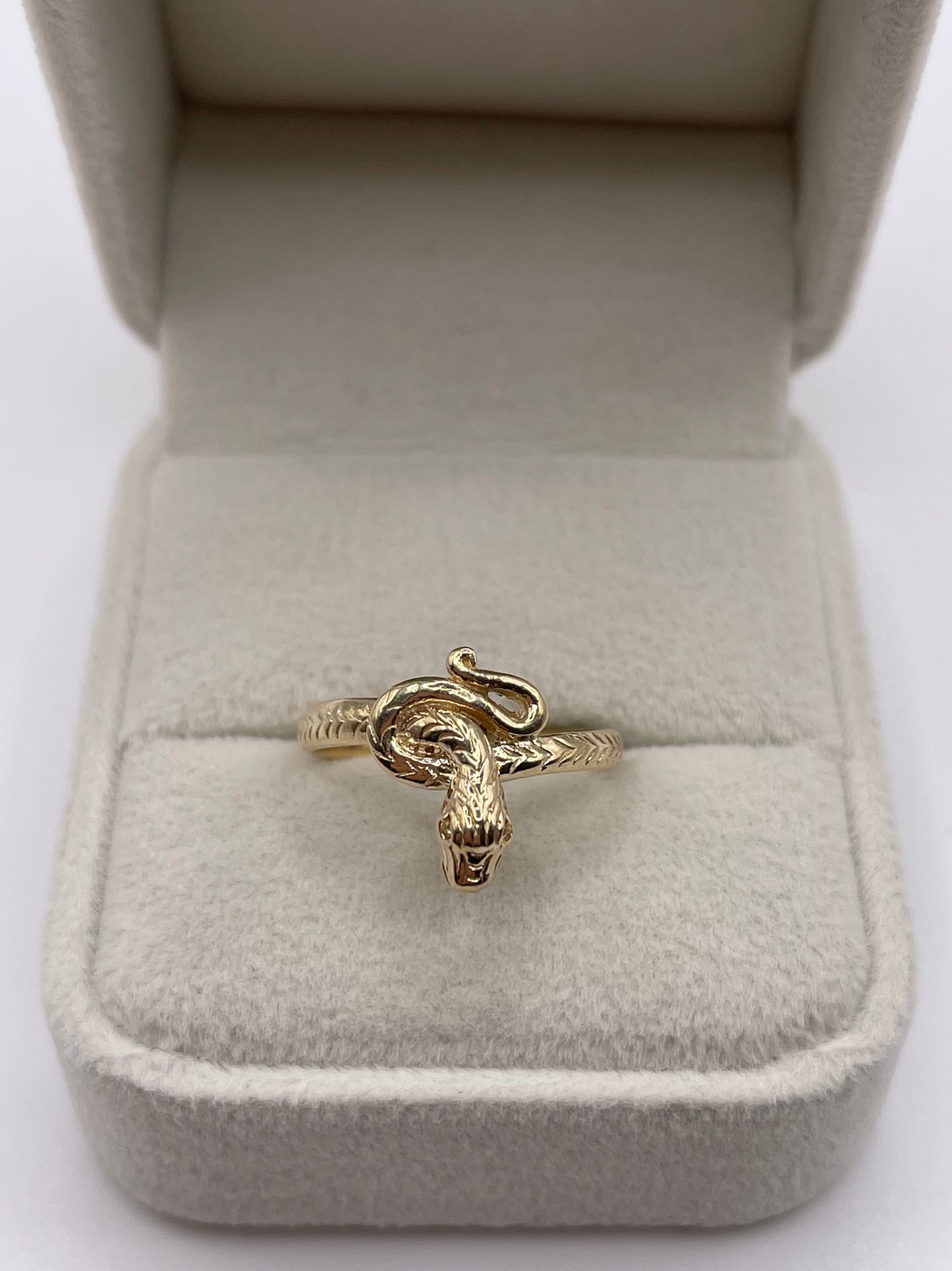 9ct gold snake ring