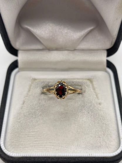 9ct gold garnet ring
