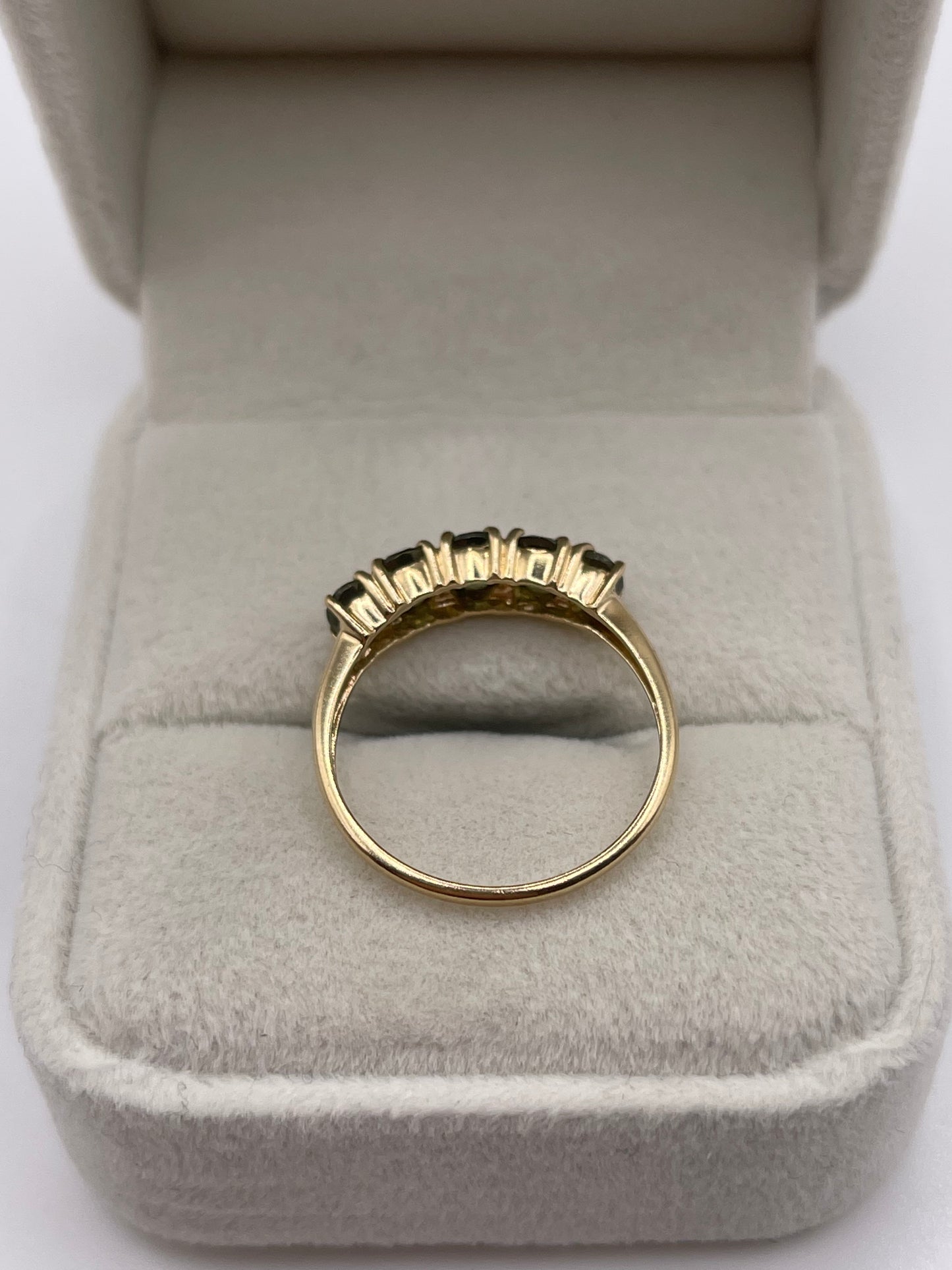 9ct gold quartz ring
