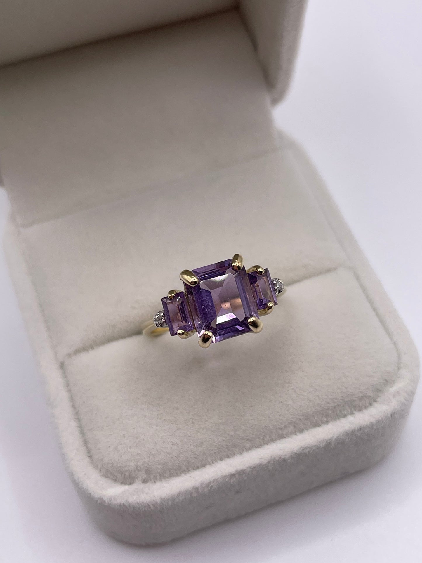 9ct gold amethyst and diamond ring