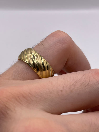 9ct gold patterned band