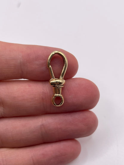 9ct gold dog clip 1
