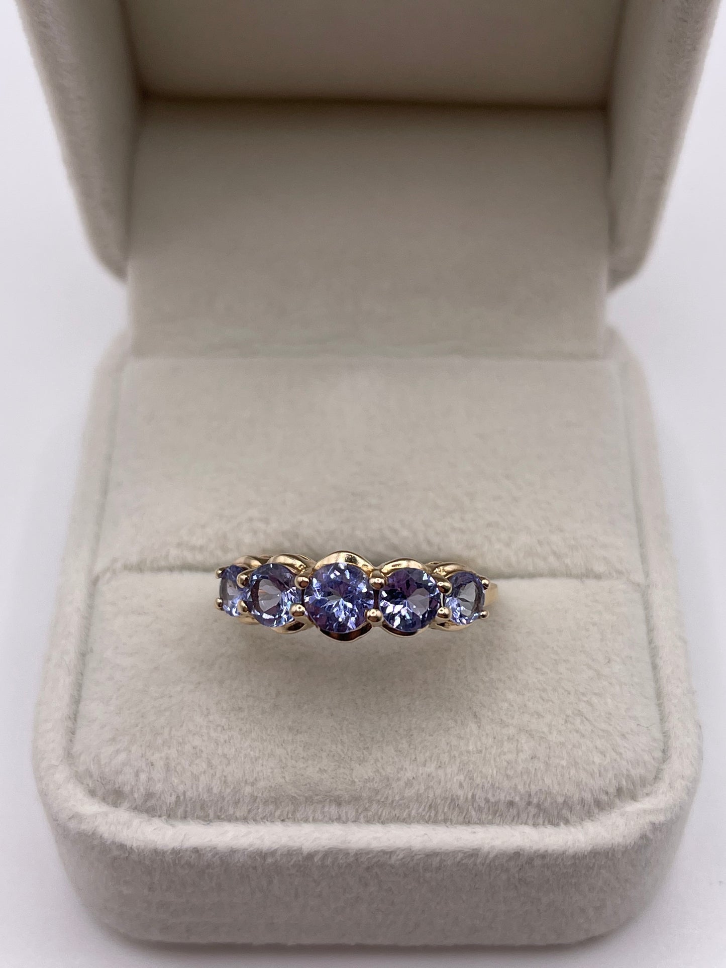 9ct gold tanzanite ring