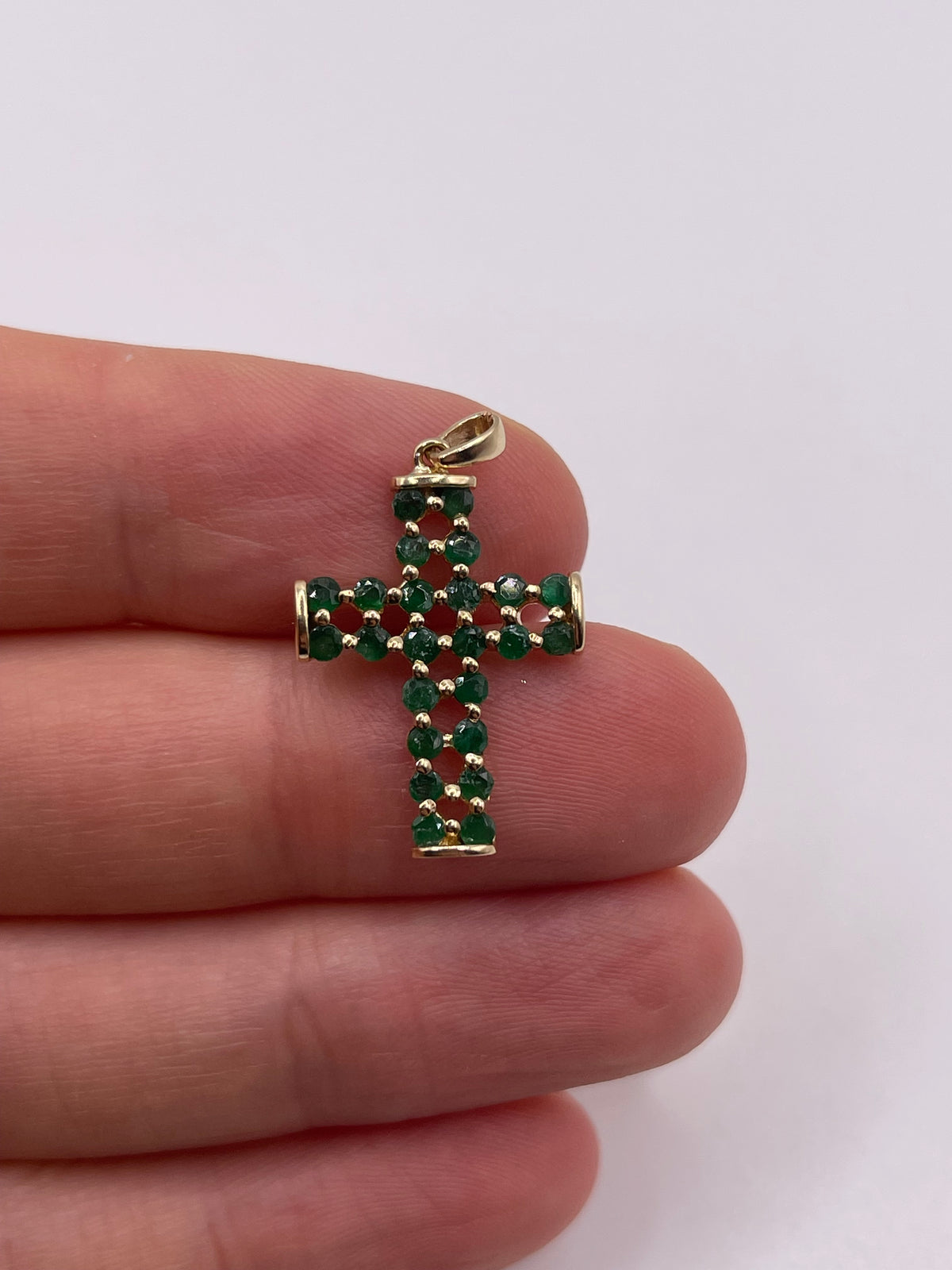 9ct gold emerald cross pendant