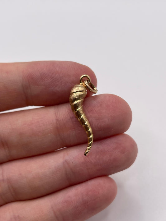 9ct gold horn of plenty pendant