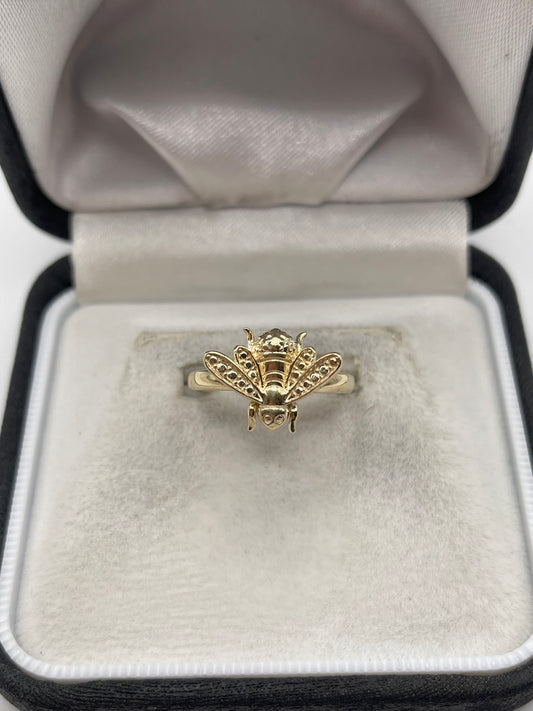 9ct gold bee ring