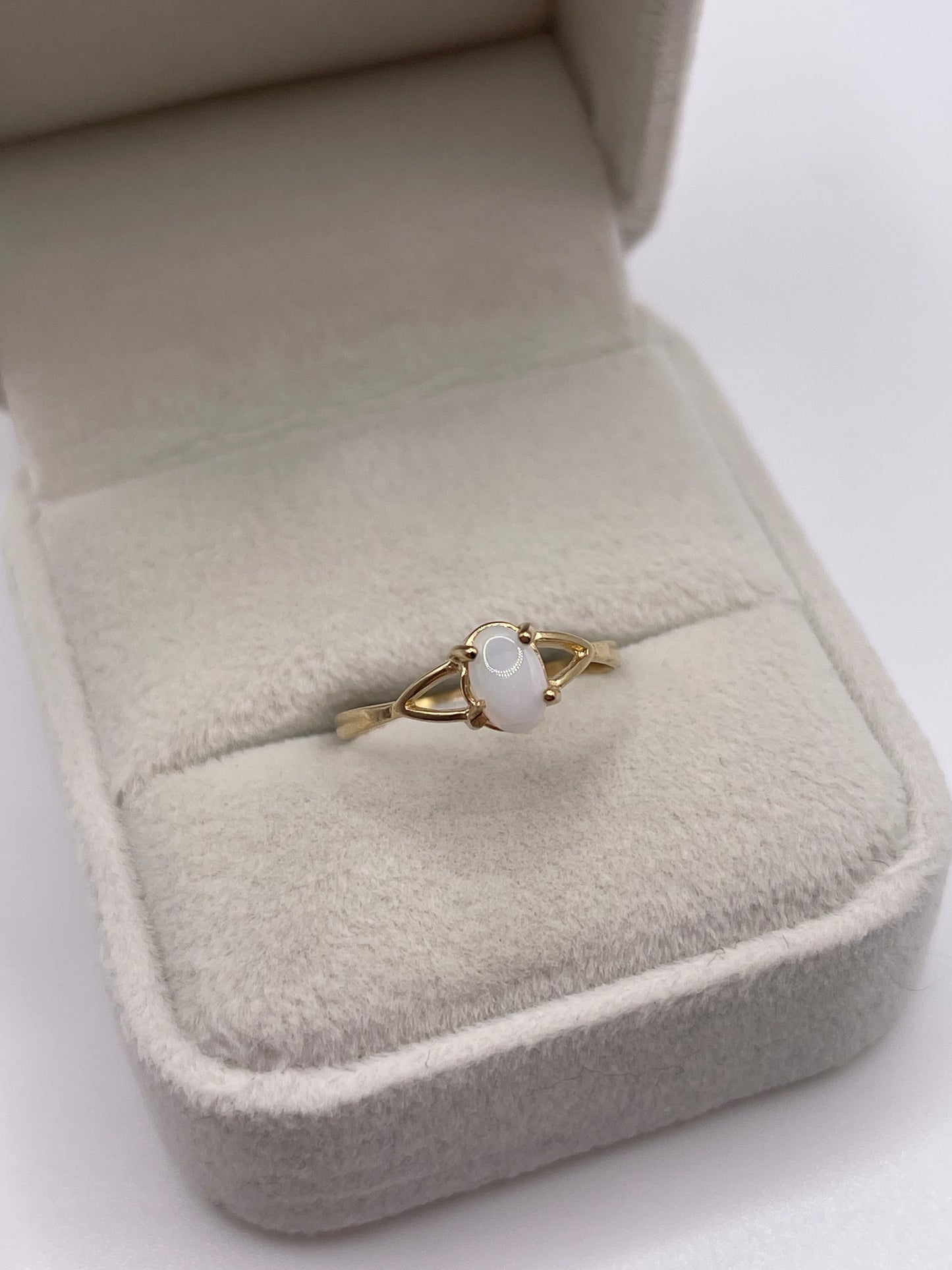 9ct gold opal ring