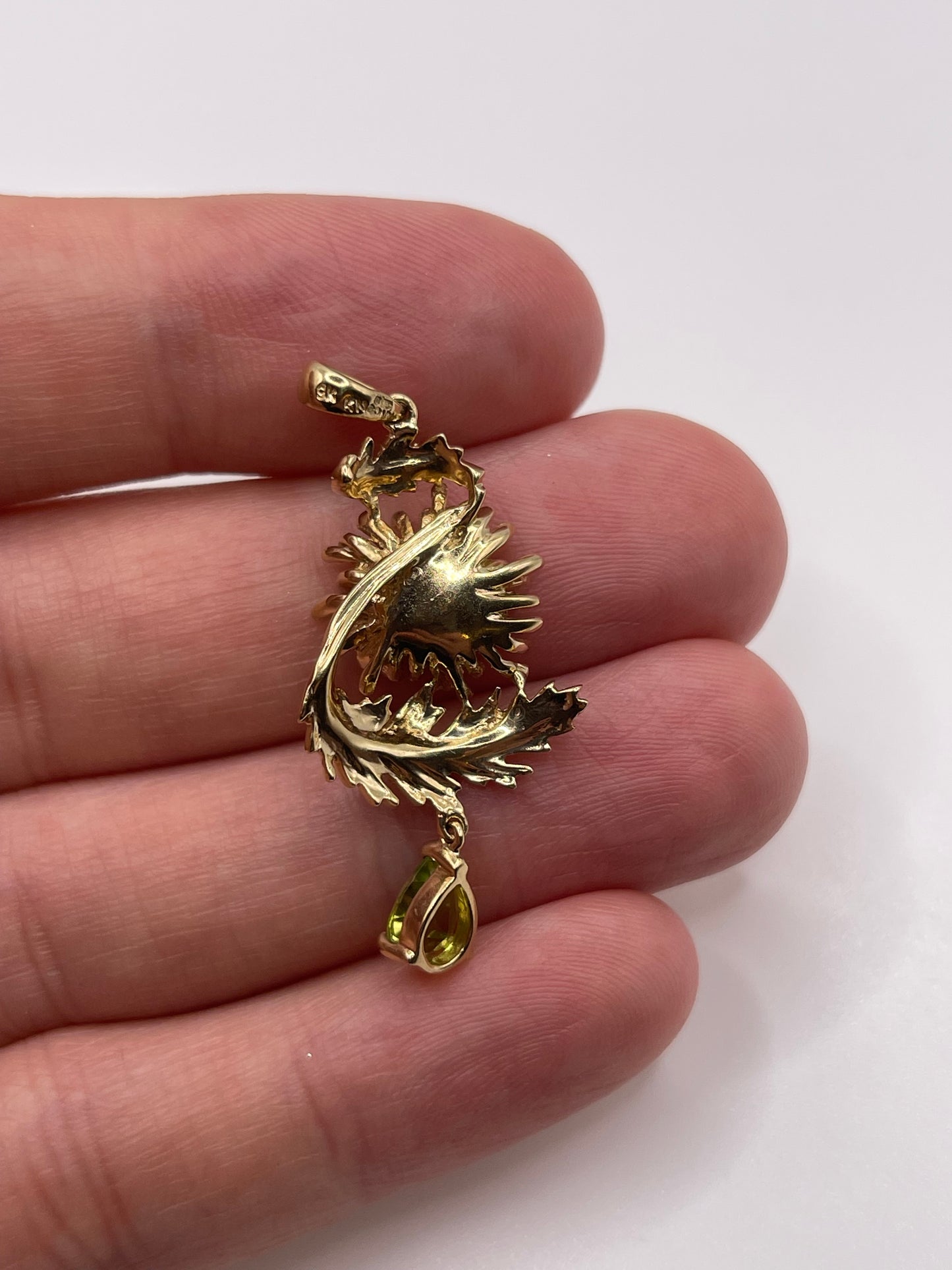 9ct gold peridot pendant