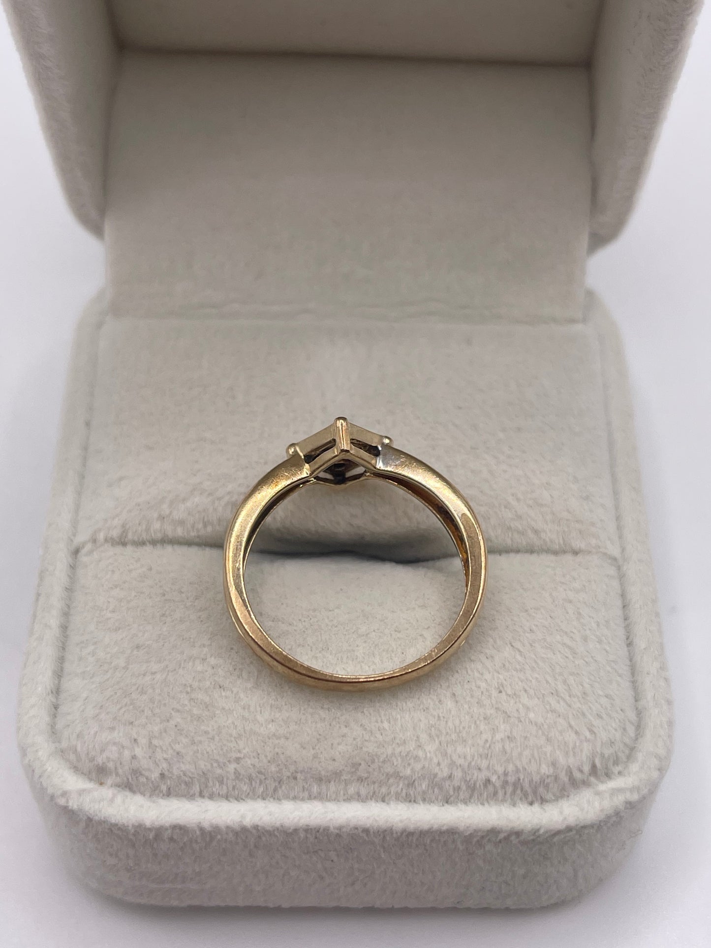 9ct gold diamond ring