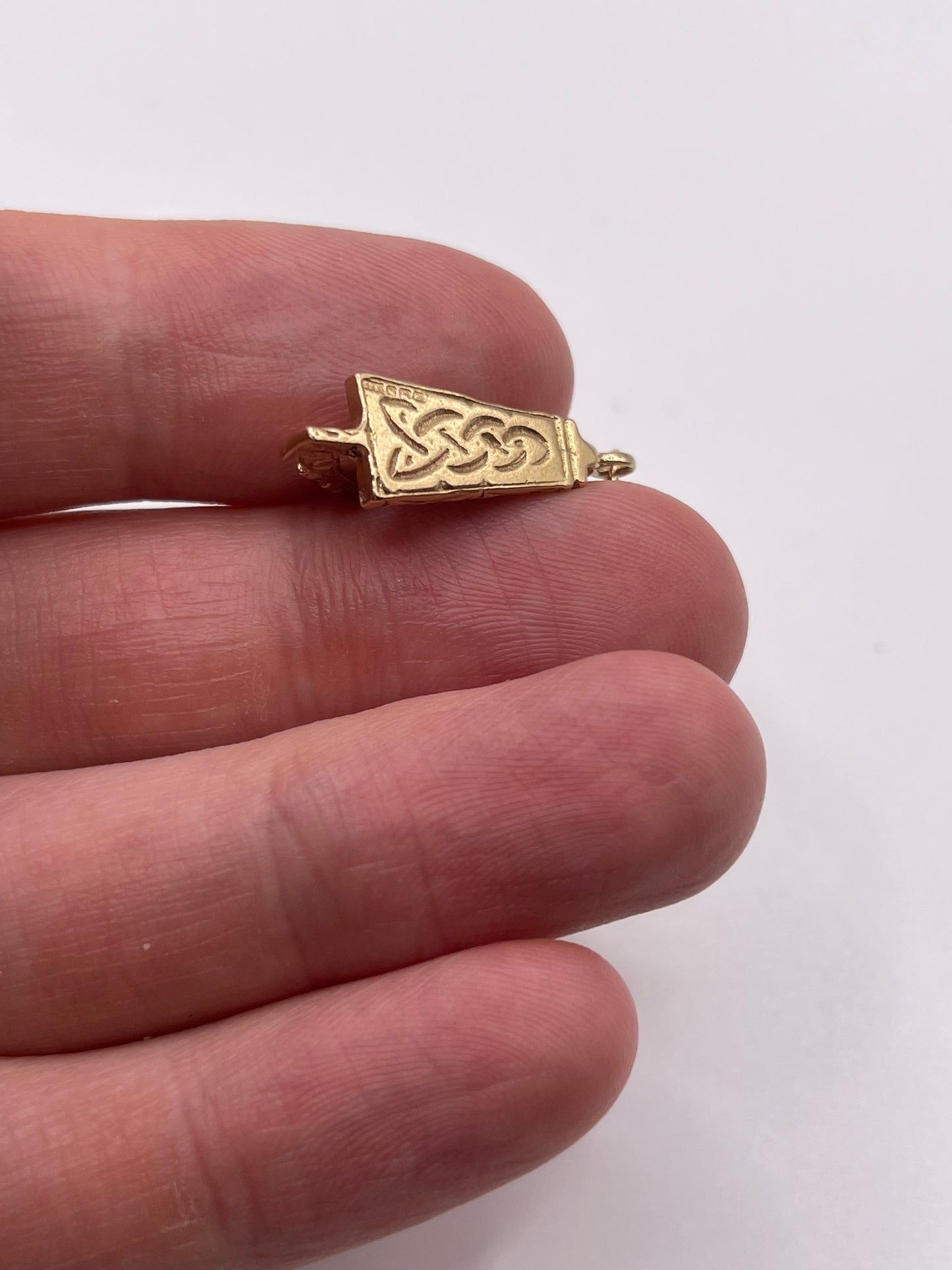 9ct gold harp charm