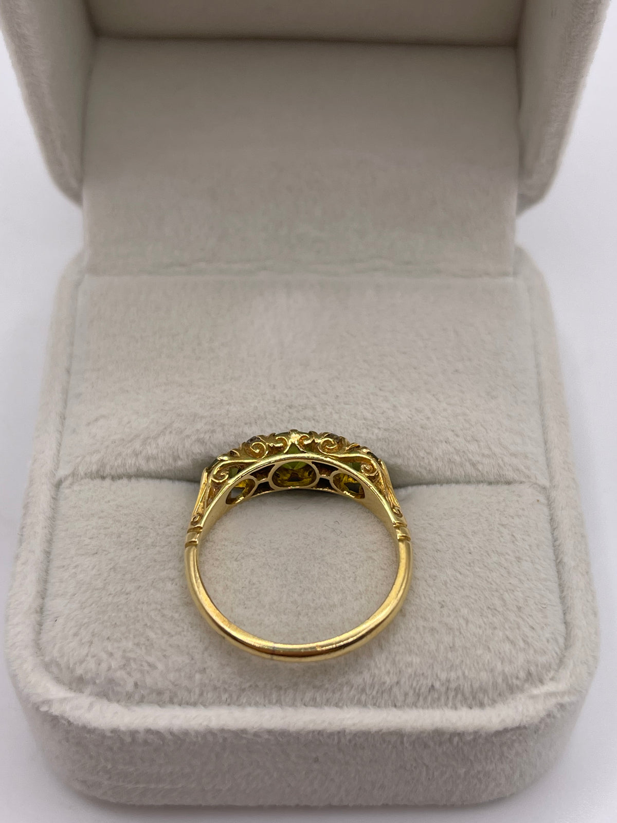 18ct gold peridot and diamond ring