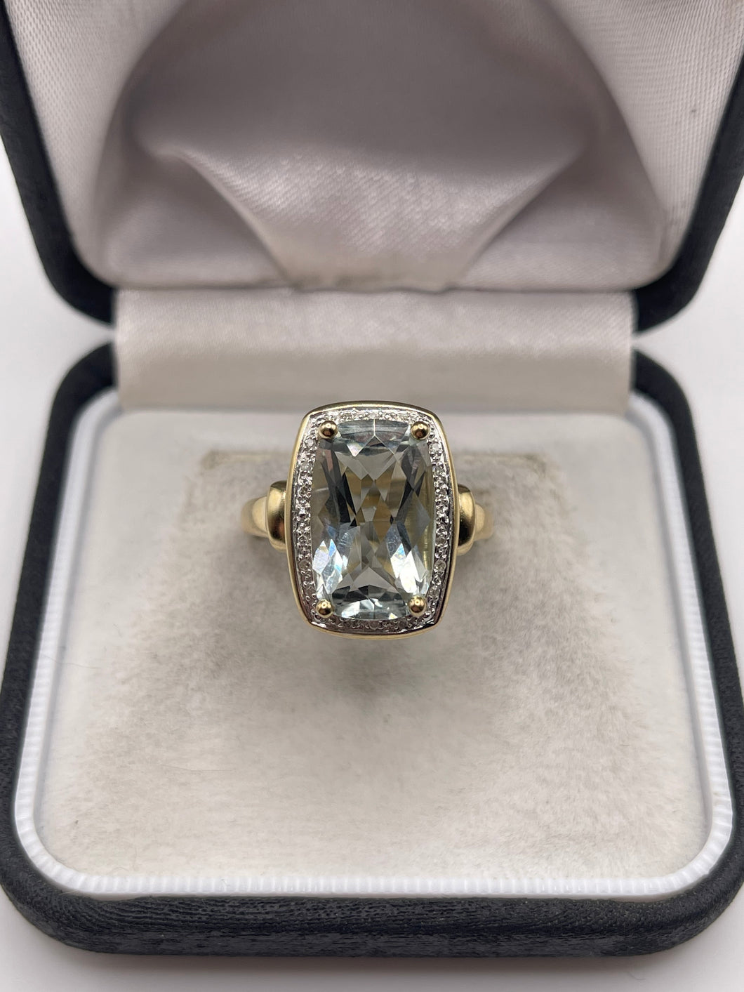 9ct gold green amethyst and diamond ring