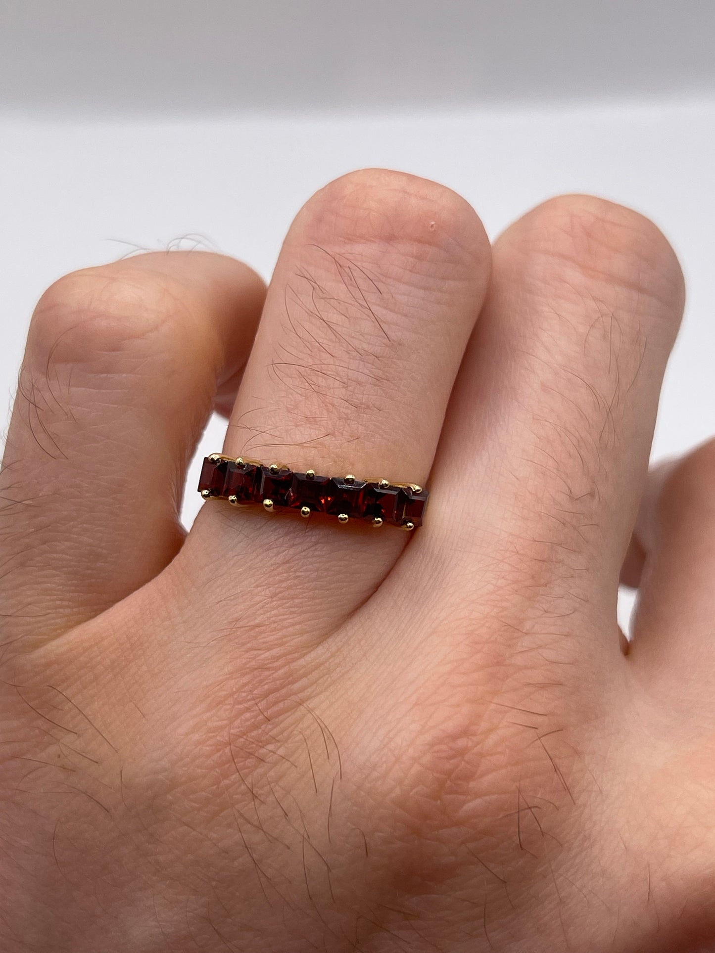 9ct gold garnet ring