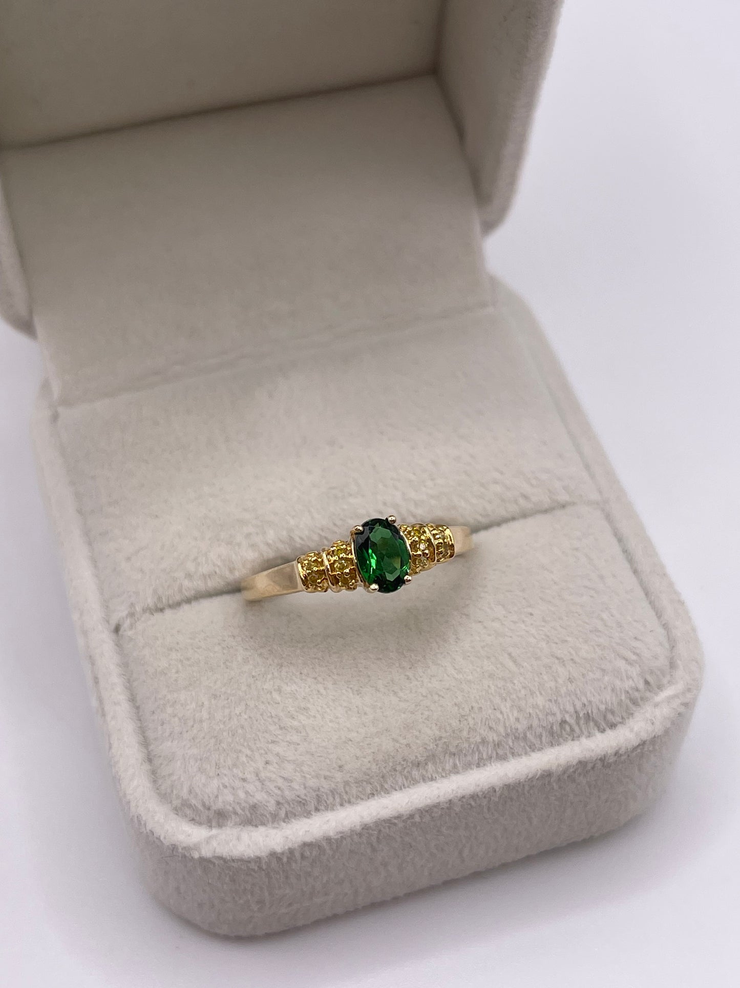 9ct gold diopside and diamond ring