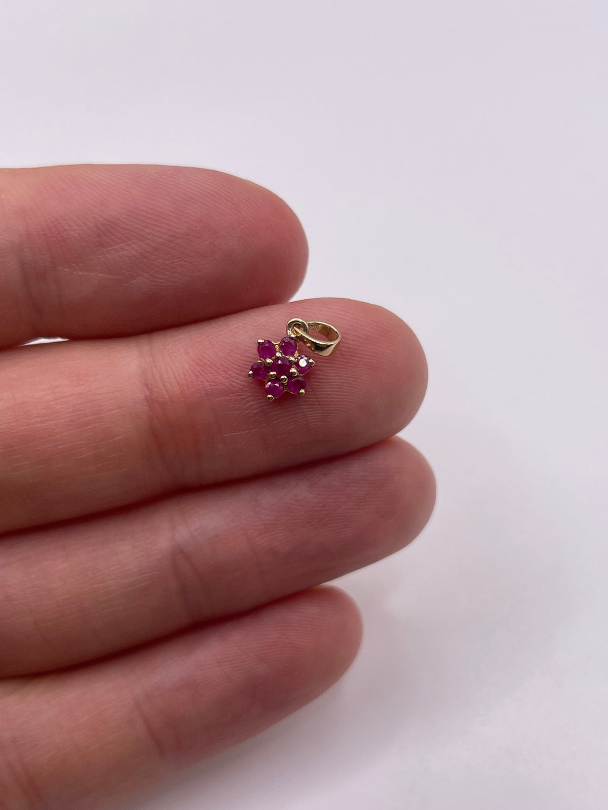 9ct gold ruby cluster pendant
