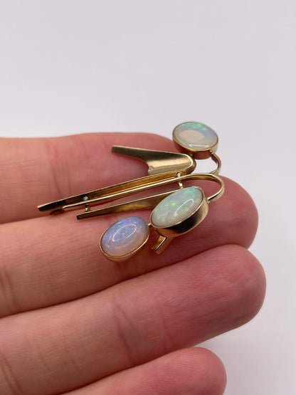 9ct gold opal brooch
