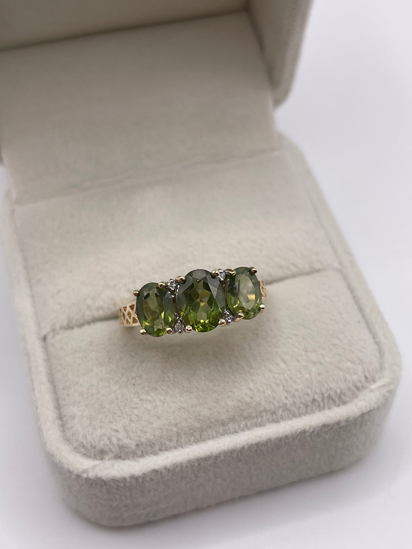 9ct gold quartz and diamond ring
